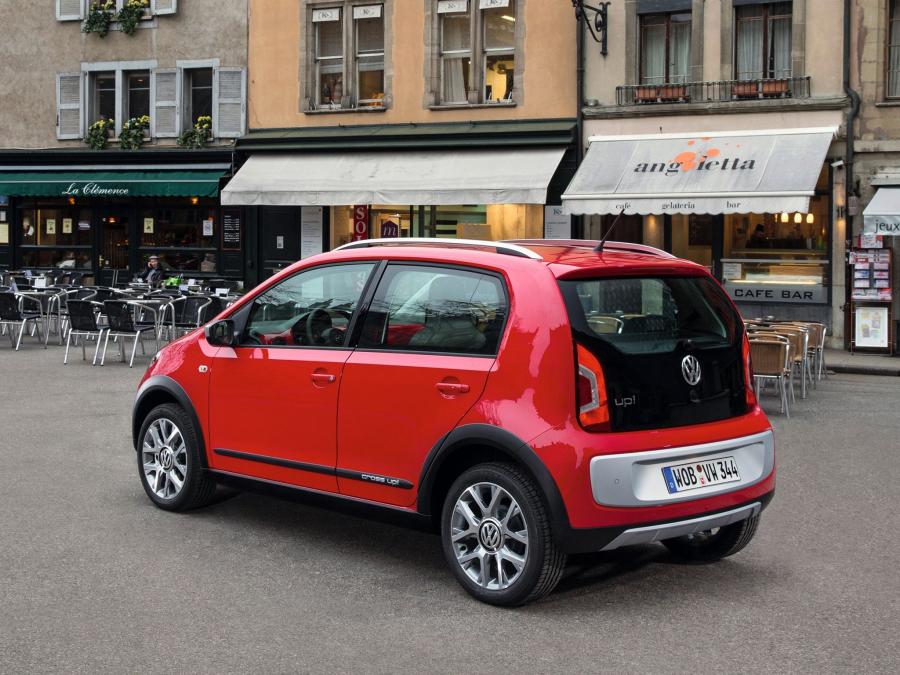  Volkswagen Cross up! 2013 года  (фото 16 из 44)